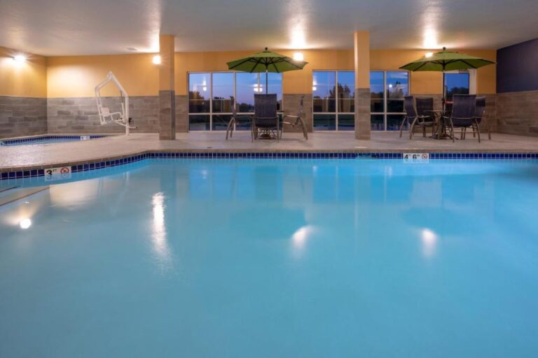 GrandStay Hotel & Suites - Pool Area
