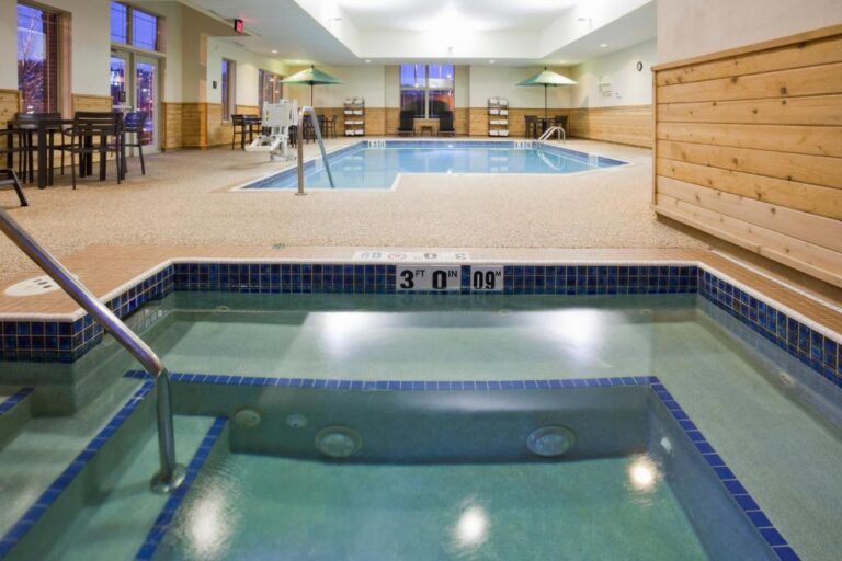 Hampton Inn Duluth - Pool Area with Hot Tub
