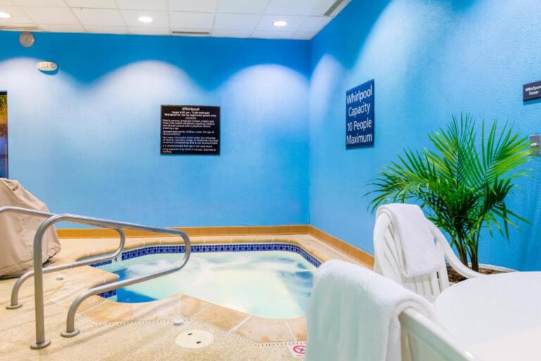 Hampton Inn - Hot Tub Area
