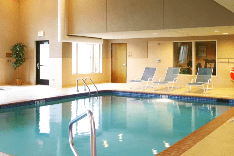 Hampton Inn - Pool Area