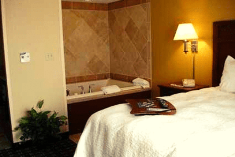 Hampton Inn & Suites Columbia - King Room with Whirlpool Tub