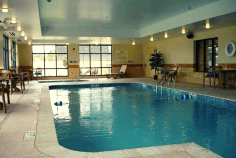 Hampton Inn & Suites Columbia - Pool Area