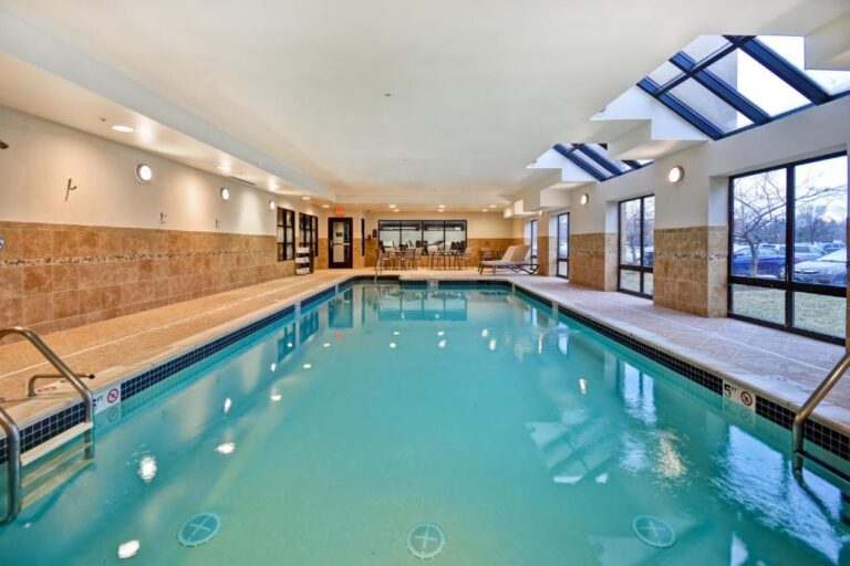 Hampton Inn & Suites in Canton - pool area
