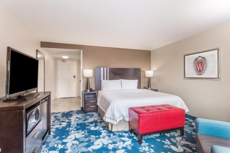 Hampton Inn & Suites romantic getaways in wisconsin