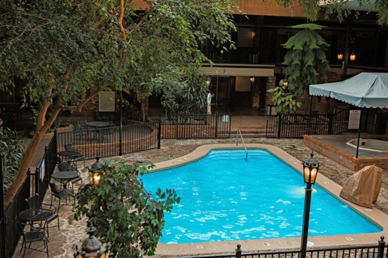 Heritage Inn - Outdoor Pool