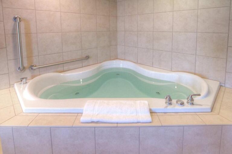 Hilton Garden Inn - King Room with Spa Bath 2