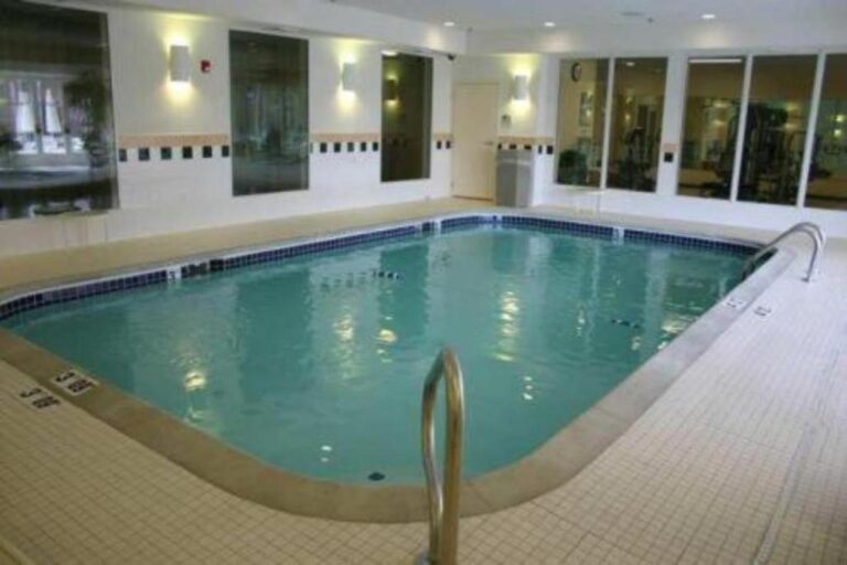Hilton Garden Inn - Pool Area