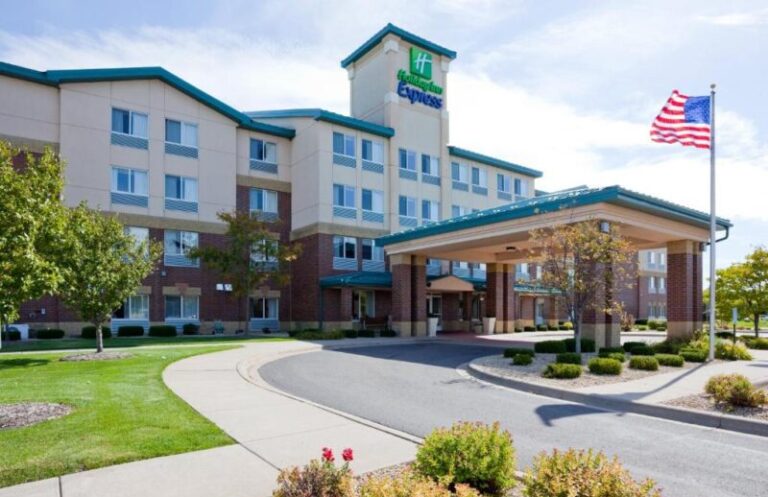 Holiday Inn Express - Front View