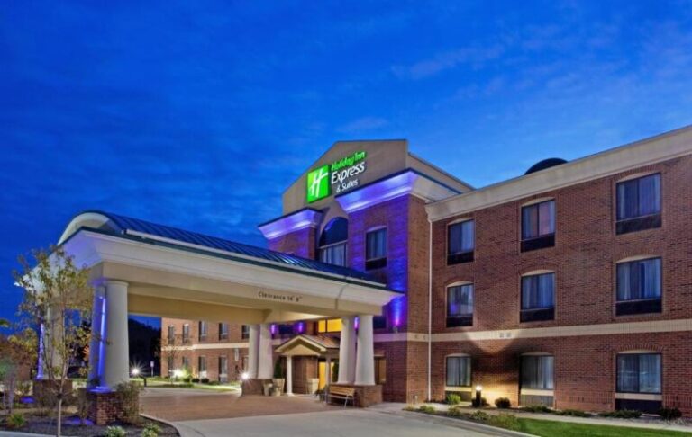Holiday Inn Express Hotel & Suites Chesterfield near Macomb