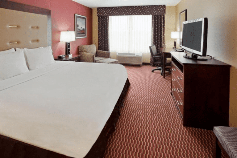 Holiday Inn Express - King Room