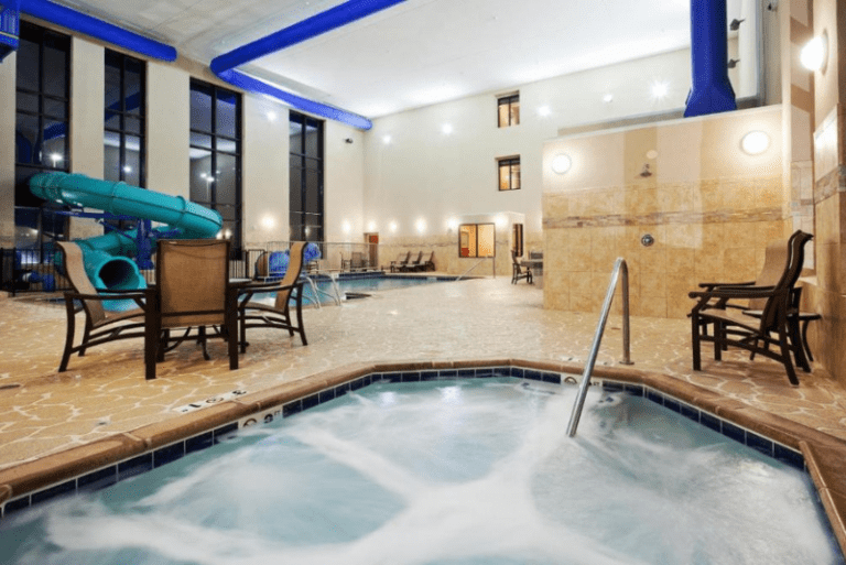 Holiday Inn Express - Pool View with Hot Tub