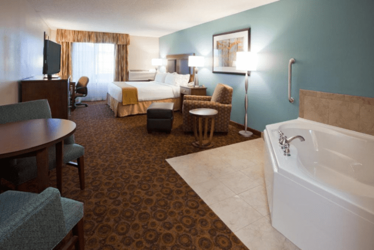 Holiday Inn Express and Suites 2