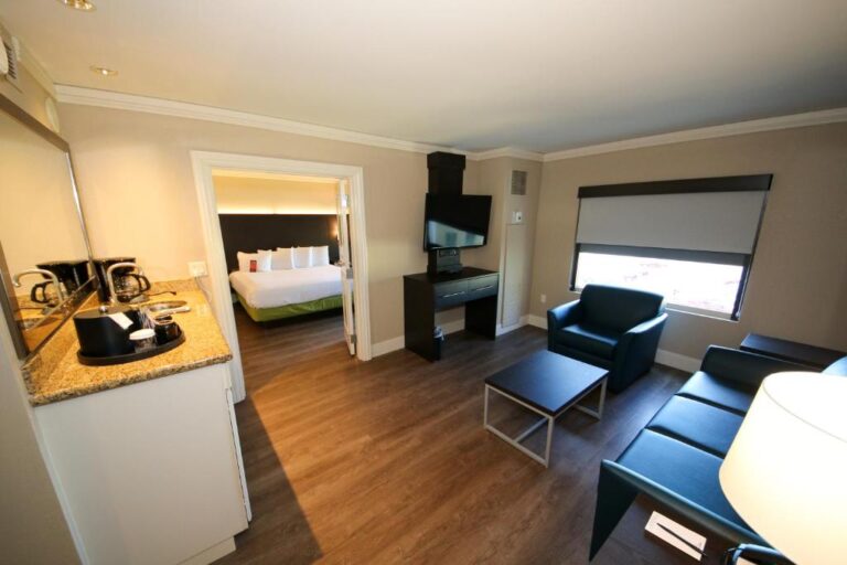 Hollywood Casino - One-Bedroom Suite