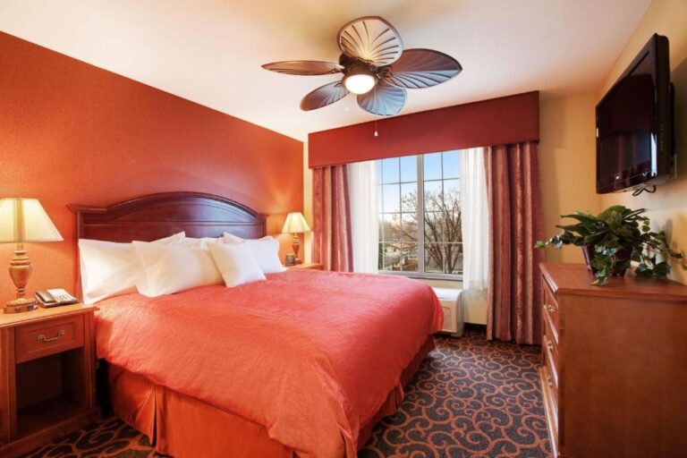 Homewood Suites Saint Cloud - One Bedroom King Suite