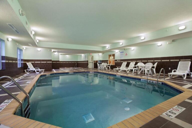 Homewood Suites Saint Cloud - Pool Area