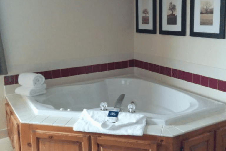 Hotels with Hot Tubs (18)