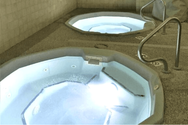 Hotels with Hot Tubs (38)
