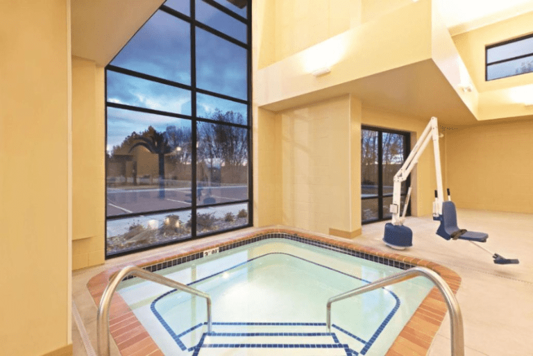 Hotels with Hot Tubs (41)