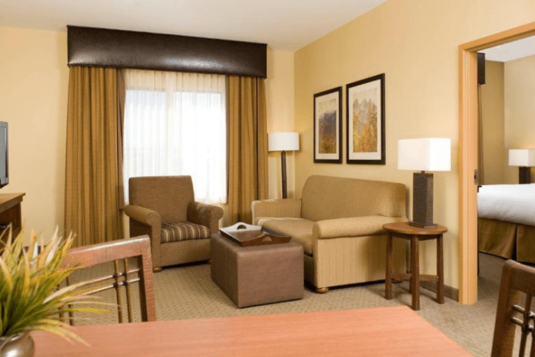 Hotels with Hot Tubs (52)