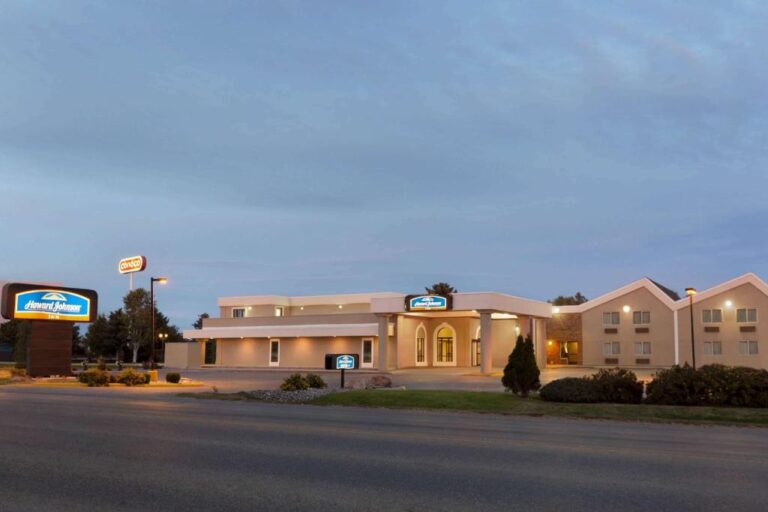 Howard Johnson - Front View