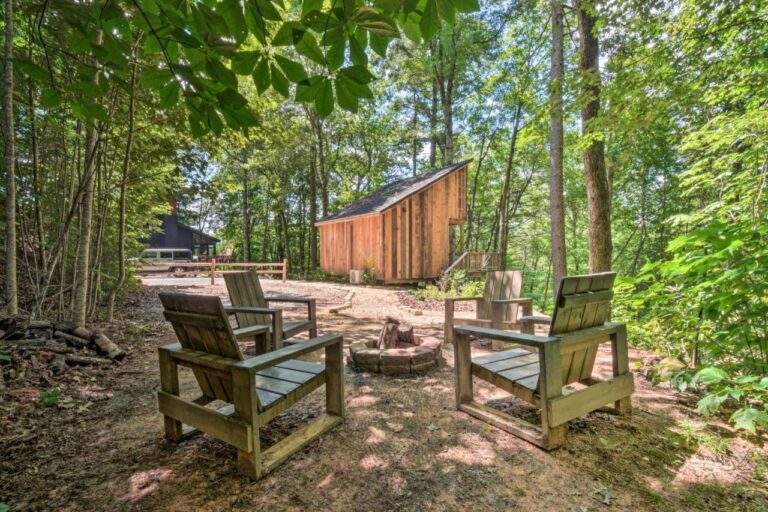 Luxe Mountain Treehouse Spacious Deck and View in atlanta