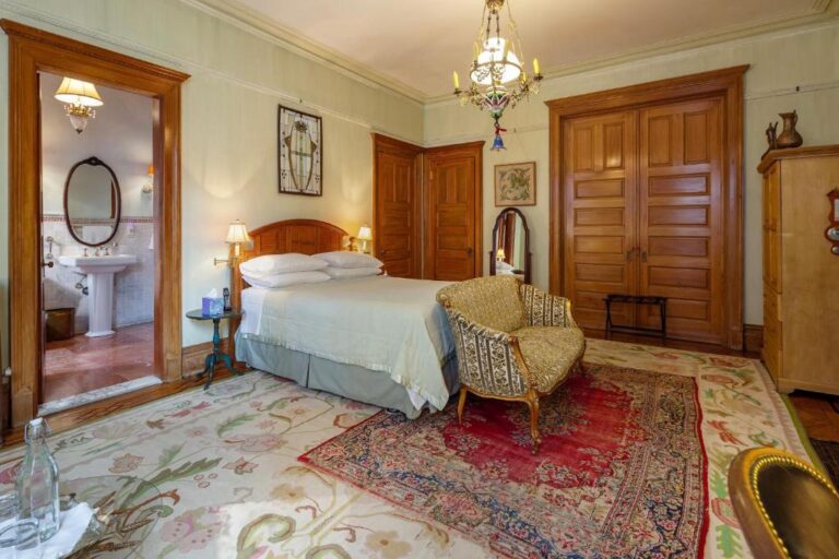 Manhattan Guest Suites 2-bedroom suite in nyc 2