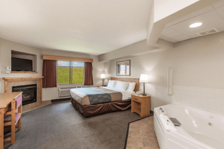 MountainView Lodge and Suites - King Suite with Spa Bath and Fireplace