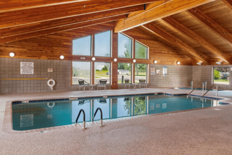 MountainView Lodge and Suites - Pool View