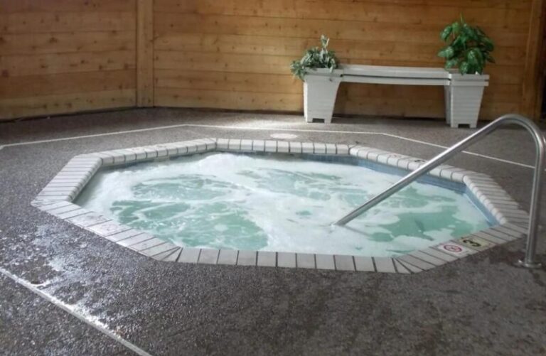Norwood Inn and Suites - Hot Tub Area
