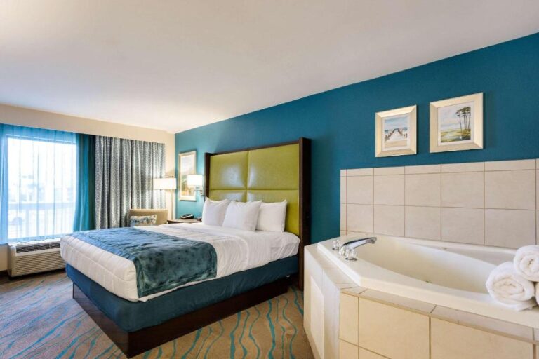 Quality Inn Gulfport - Room with Hot Tub