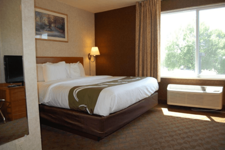 Quality Inn Homestead - King Suite with Sofa Bed