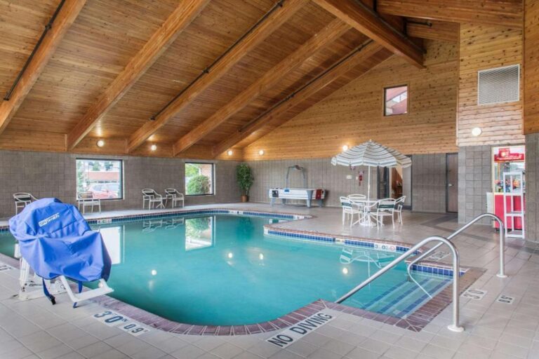 Quality Inn Rochester - Pool Area with Hot Tub
