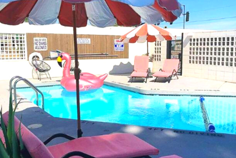 RSVP Hotel - Pool Area