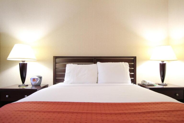 Ramada by Wyndham 2