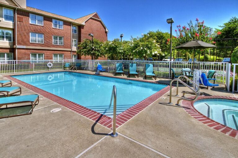 Residence Inn Memphis Germantown - Outdoor Pool Area with Hot Tub