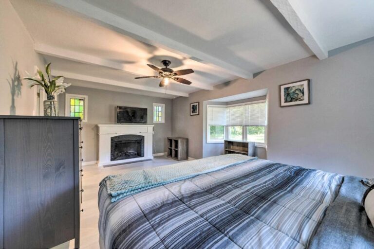 Secluded Florissant Home - Bedroom