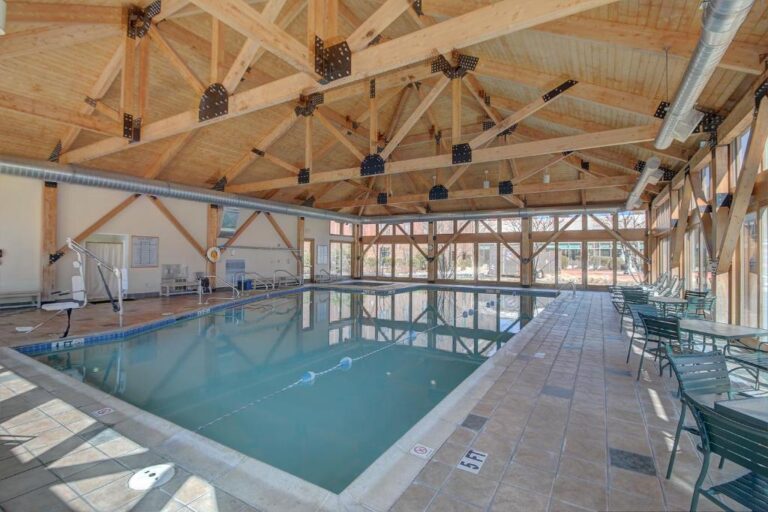 Southbridge Hotel and Conference Center - Pool and Hot Tub Area