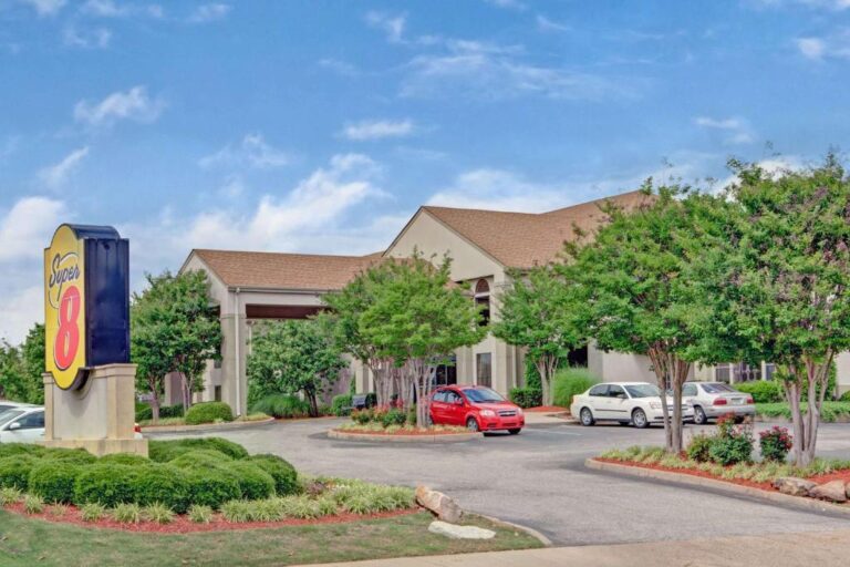 Super 8 by Wyndham Olive Branch - Front View