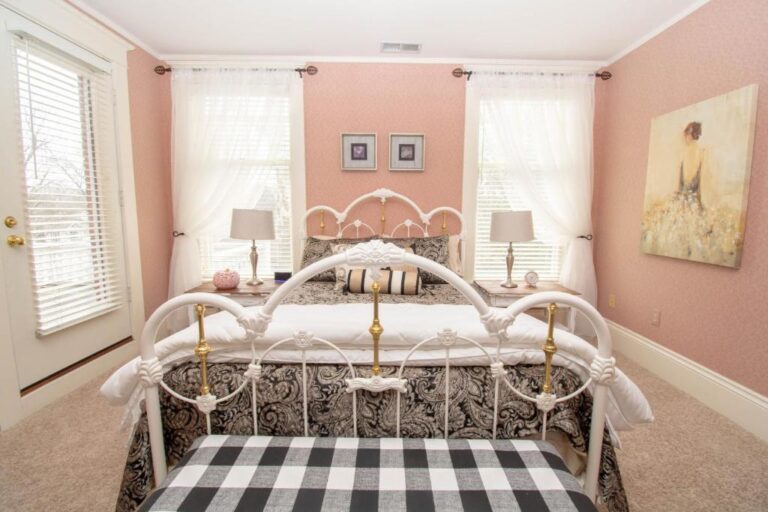 The Nordic Pineapple Bed and Breakfast - Queen Room