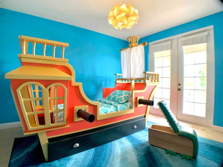 Themed Hotels in Florida. Pirate and Princess House 2