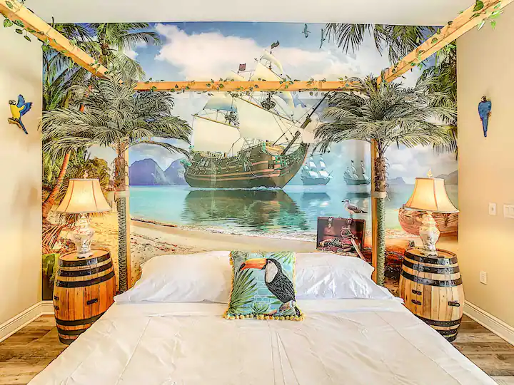 Themed Hotels in Florida. Pirate and Princess House 4