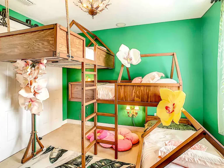 Themed Hotels in Florida. Pirate and Princess House 5