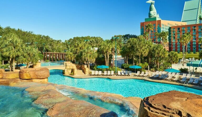 Themed-Hotels-in-Orlando.Walt-Disney-World-Swan-3-768x543 (1)