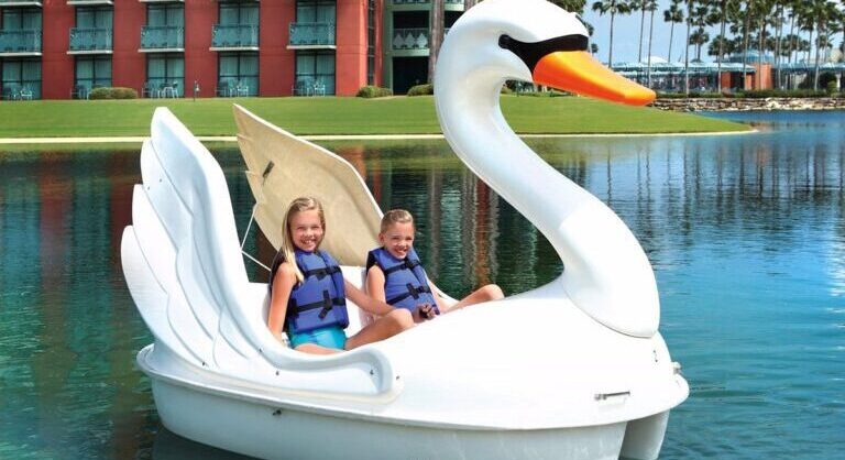 Themed-Hotels-in-Orlando.Walt-Disney-World-Swan-5-768x587 (1)