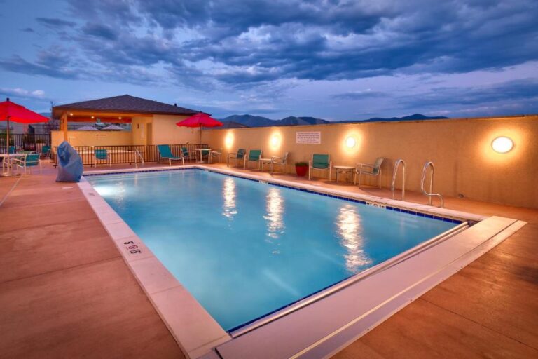 Towne Place Suites by Marriott - Pool Area