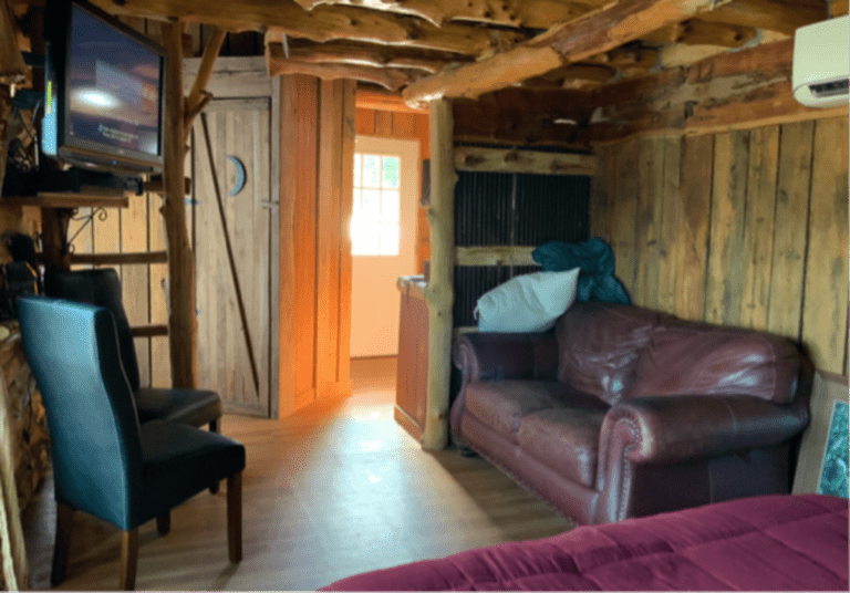 Treehosue cabin in Arkansas Hand Crafted Arkansas1