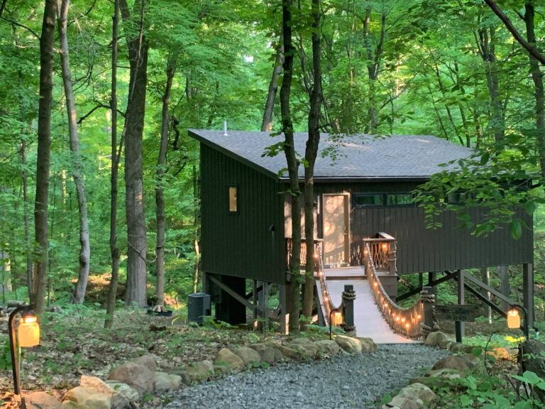 Treehosue cabin in Ohio The Dreamcatcher
