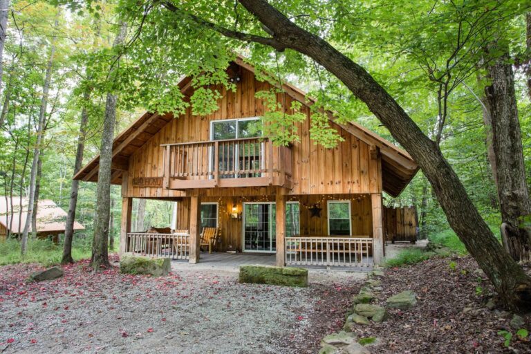 Treehosue cabin in Ohio Walhonding Cabin