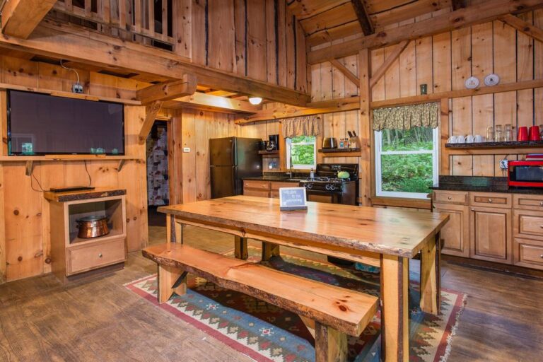 Treehosue cabin in Ohio Walhonding Cabin1