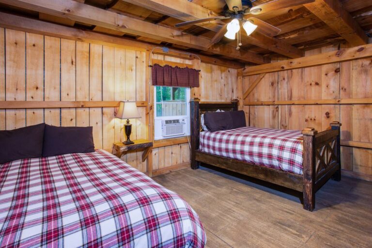 Treehosue cabin in Ohio Walhonding Cabin3